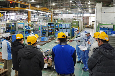 Accepting industrial physician training workshops and workplace inspections